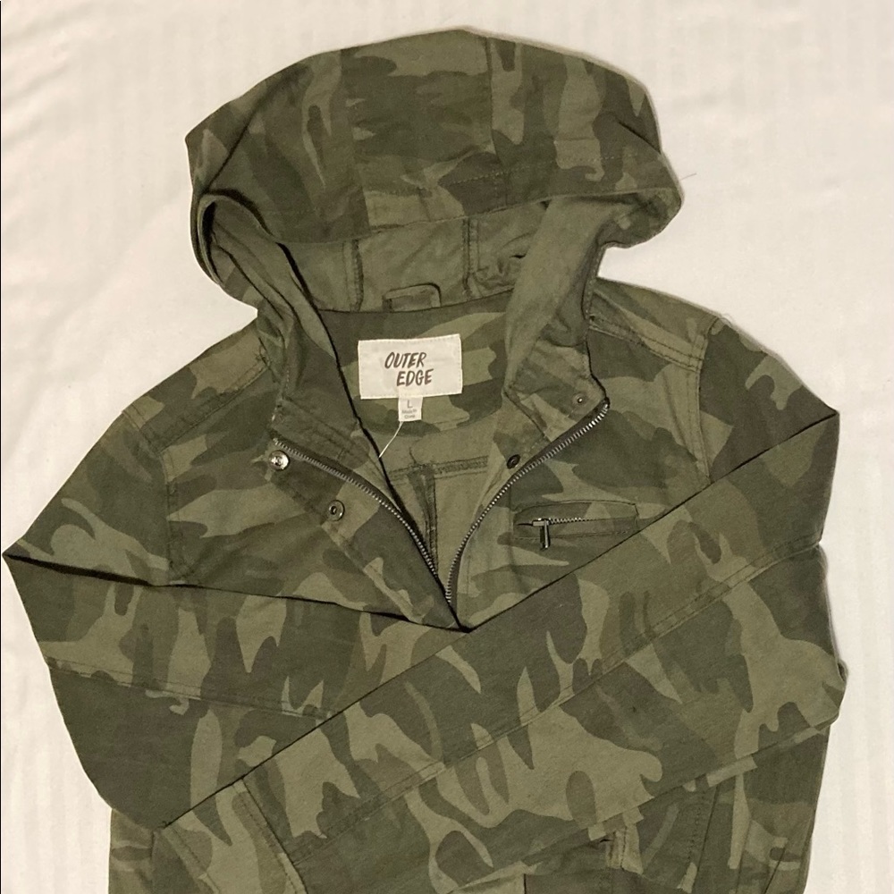 Outer Edge Camo Jacket in a Women’s Large.